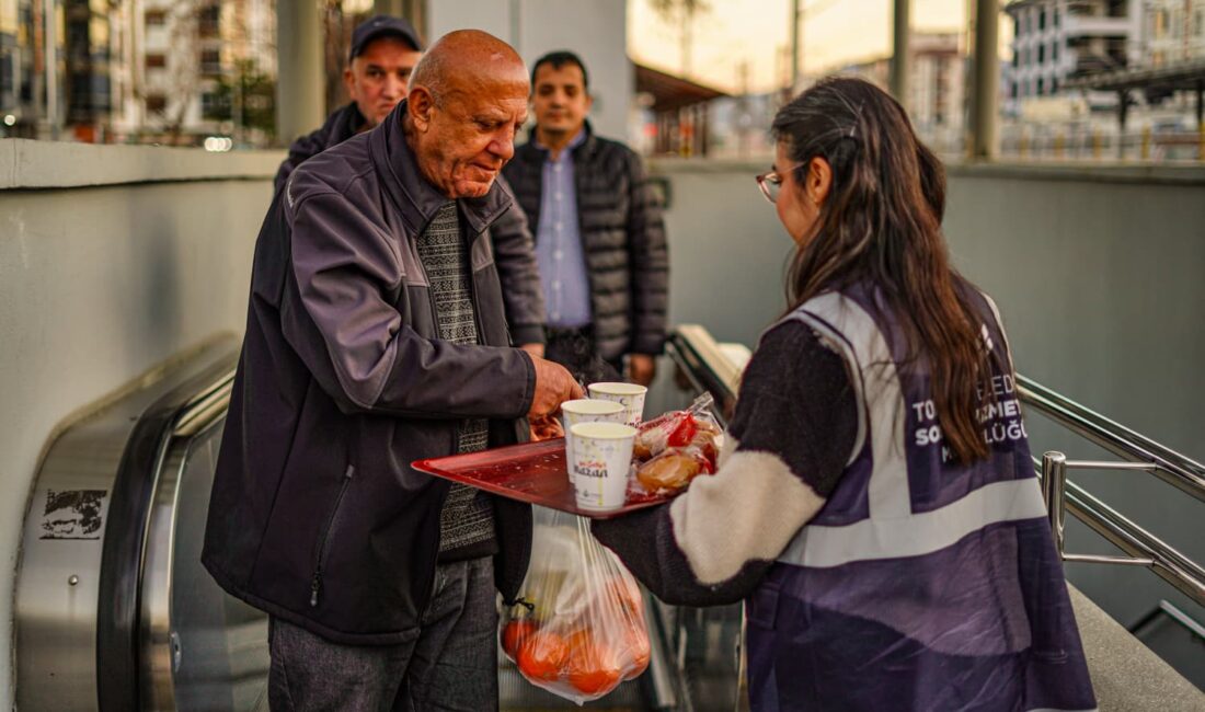 Her gün çorba ikramı, toplu iftarlar, 6 bin aileye koli,