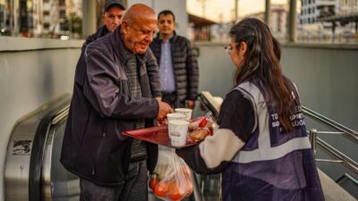 Her gün çorba ikramı, toplu iftarlar, 6 bin aileye koli,
