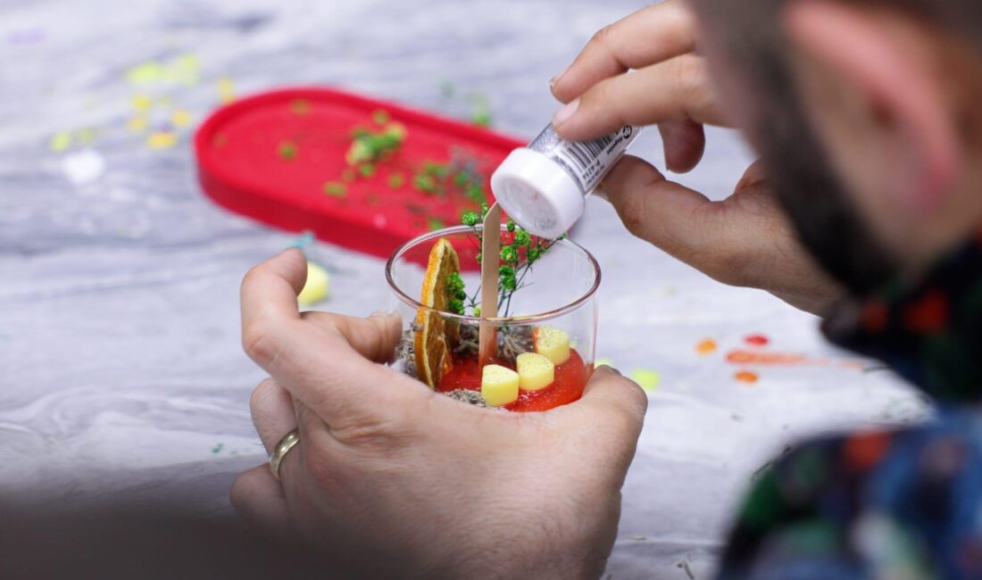 Bayraklı Belediyesi, Sevgililer Günü kapsamında hem kadın emeğini destekleyen hem