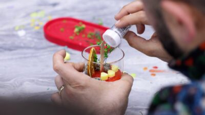 Bayraklı Belediyesi, Sevgililer Günü kapsamında hem kadın emeğini destekleyen hem