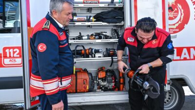 İzmir İtfaiyesi paramedikleri, cisim batması ve yüzük sıkışması gibi yüksek