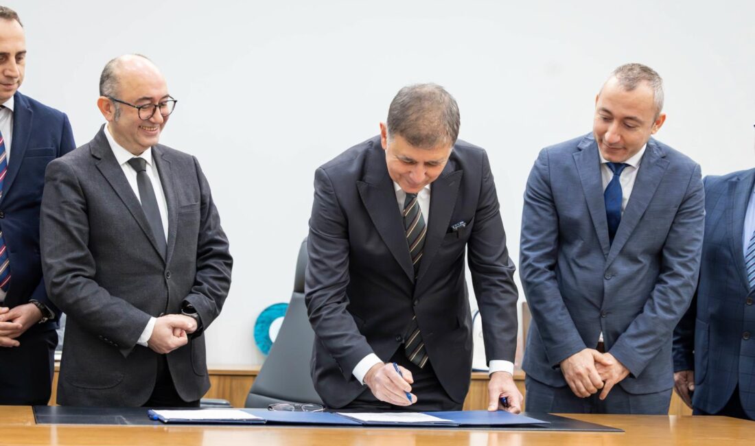 Başkan Tugay’dan tarihi imza İzmir’in simgesi yerinde yeniden hayat bulacak; 30 Ekim depreminde hasar