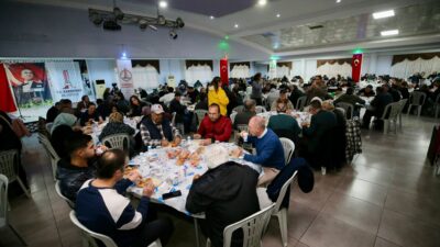 Karşıyaka Belediyesi, Ramazan ayının ilk iftar organizasyonunda Cumhuriyet Mahallesi’nde yaşayan