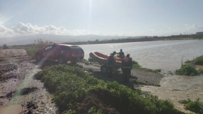 Canlar için Büyükşehir ekiplerinin özverili çabası İzmir Büyükşehir Belediyesi ekipleri,
