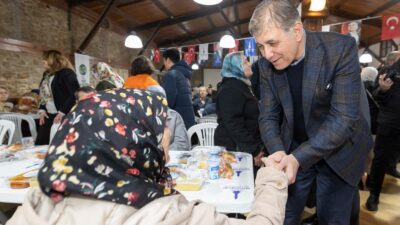 İzmir Büyükşehir Belediyesi’nin ilçelerde düzenlediği iftar programı ramazanın dördüncü gününde