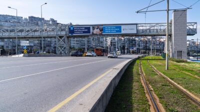 İzmir Büyükşehir Belediyesi, şehitlerin isimlerini kent hafızasında yaşatma geleneğini sürdürüyor.