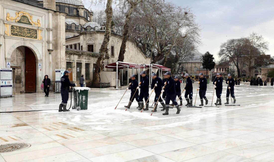 Eyüpsultan Meydanı gül suyu ile yıkandı Eyüpsultan Belediyesi, Ramazan’a sayılı günler kala, dünyanın dört bir yanından