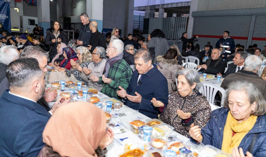 İzmir Büyükşehir Belediyesi, ramazanda kentin dört bir yanında iftar sofraları