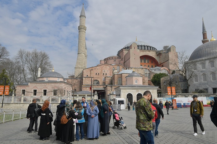 BEYLİKDÜZÜ’NDE RAMAZAN PAYLAŞTIKÇA GÜZEL Beylikdüzü Belediyesi, Ramazan ayını sanat ve sağlık temalı programlarla karşılıyor.