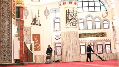 Osmangazi Belediyesi’nden Yılın 12 Ayı Cami Temizliği Osmangazi Belediyesi, vatandaşların