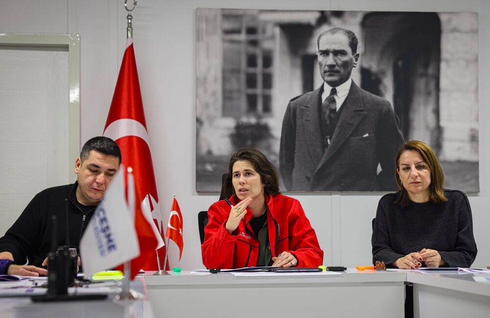 Dün gece saatlerinden itibaren etkili olan yoğun yağışlara karşı Çeşme