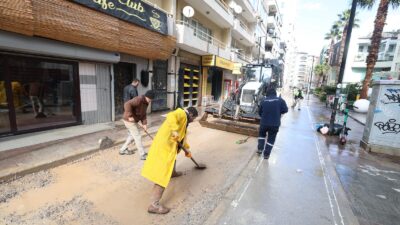 İzmir Büyükşehir Belediyesi ekiplerinden altyapı alanlarında hızlı müdahale İzmir’de etkili olan yağışlar, altyapı çalışmalarının devam ettiği noktalarda su