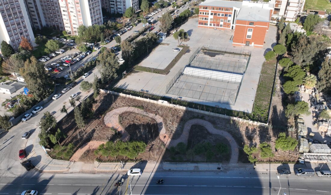 İzmir Büyükşehir Belediyesi, atıl alanları mini ormanlara dönüştürerek kentin yeşil