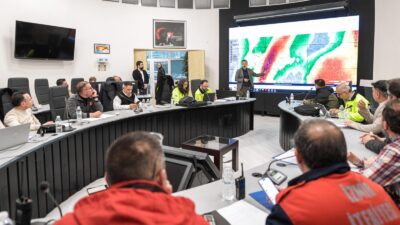 Meteoroloji’nin turuncu kodlu yağış uyarısı verdiği İzmir’de, kuvvetli sağanak kent