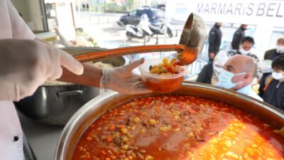 Marmaris Belediyesi, Ramazan ayında da vatandaşların yanında olmaya devam ediyor.