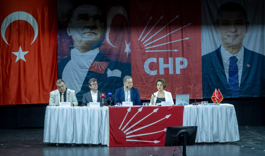 Romanların sesi Konak'tan yükseldi