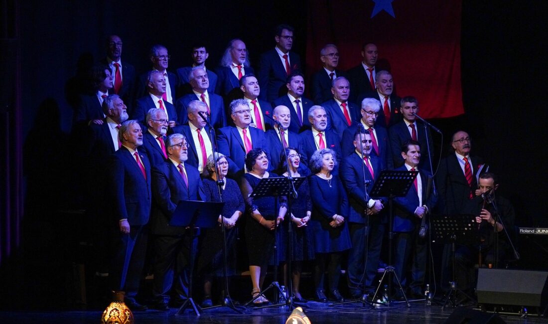 Gaziemir Belediyesi Türk Halk Müziği Korosu’ndan unutulmaz konser Şef Ali