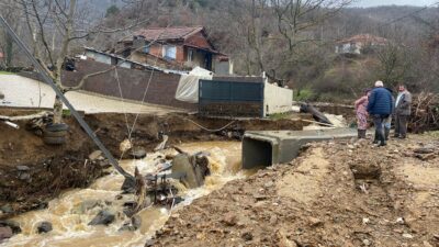 Ödemiş’te yüksek kesimlerde etkili olan kuvvetli sağanak yağışın ardından yaşanabilecek