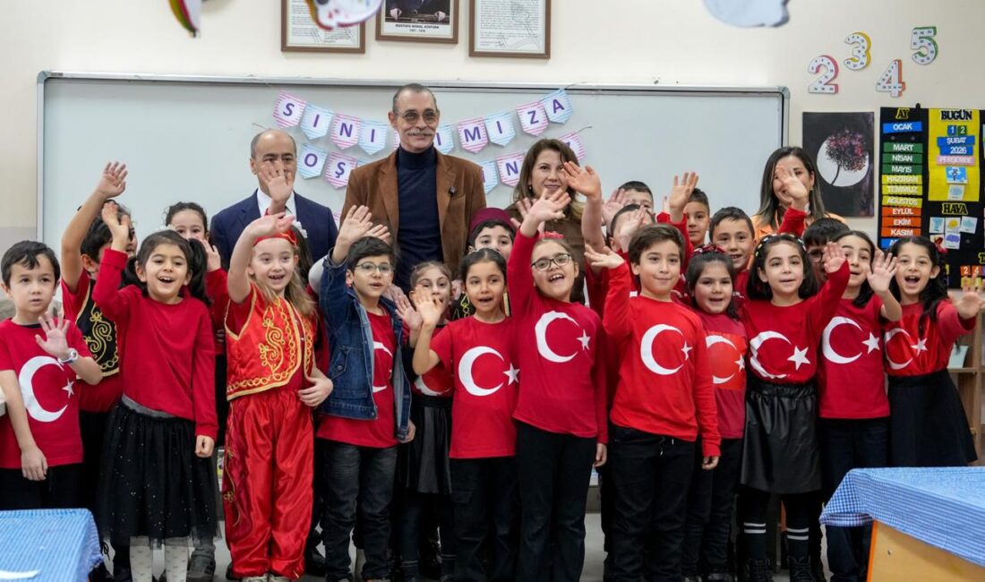 BAŞKAN BEŞİKCİOĞLU, ŞEHİT HAKAN TOYDEMİR İLKOKULU ÖĞRENCİLERİNİN MEKTUBUNA KAYITSIZ KALMADI Etimesgut Belediye Başkanı Erdal Beşikcioğlu, Alsancak Mahallesi’nde bulunan Şehit Hakan