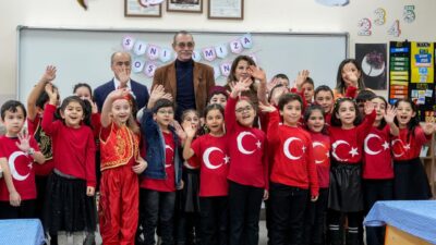 Etimesgut Belediye Başkanı Erdal Beşikcioğlu, Alsancak Mahallesi’nde bulunan Şehit Hakan