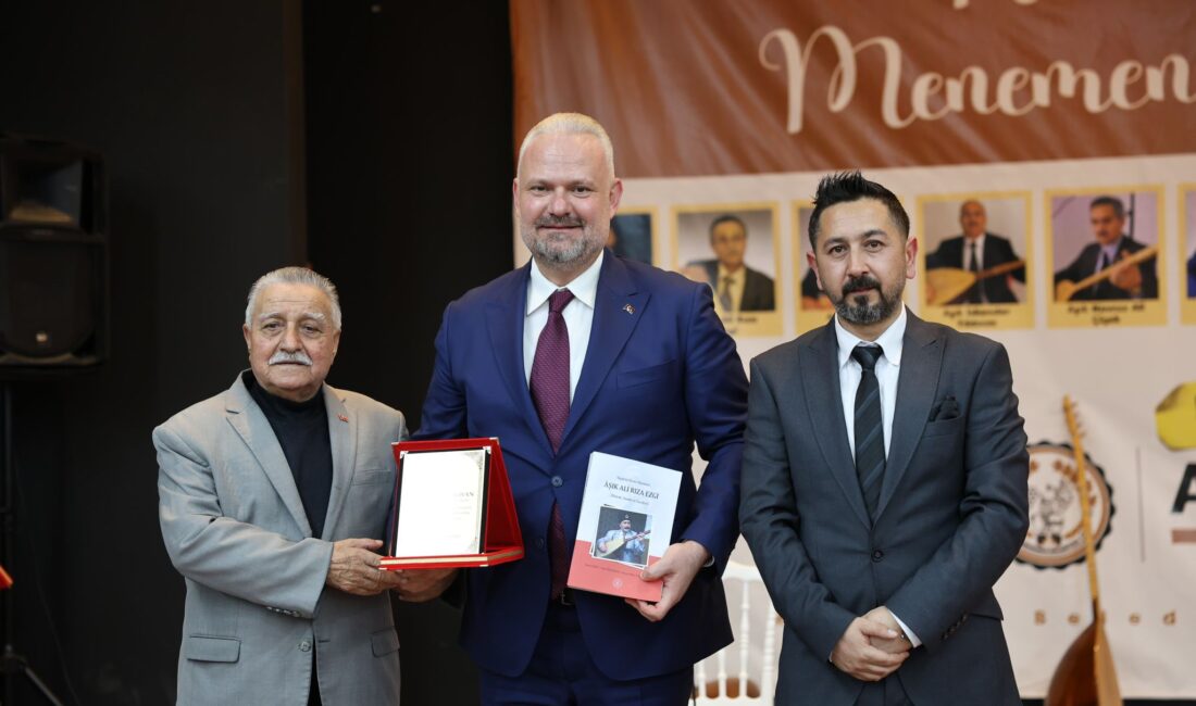 Menemen’de halk aşıkları geçidi! Halk aşıklarından Menemen’de kültür ziyafeti Menemen Belediyesi Kültür Merkezi’nde aşıklar