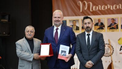 Halk aşıklarından Menemen’de kültür ziyafeti Menemen Belediyesi Kültür Merkezi’nde aşıklar