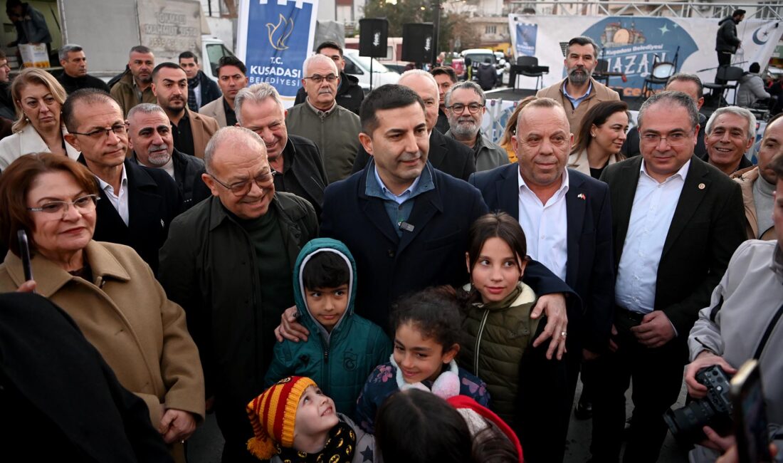 Aydın’da Cumhuriyet Halk Partili (CHP) belediye başkanları ve milletvekilleri, Kuşadası