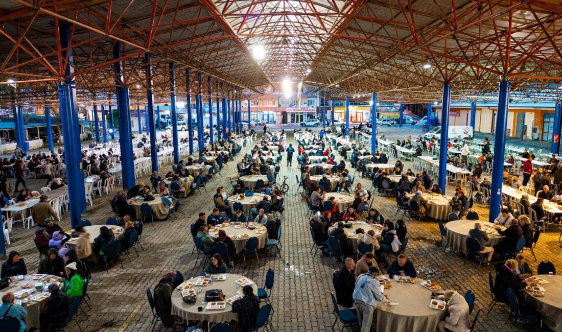 Seferihisar’da Ramazan Bereketi; Seferihisar’da Ramazan Bereketi; Dayanışma Seferberliği ile sofralar kuruluyor Seferihisar