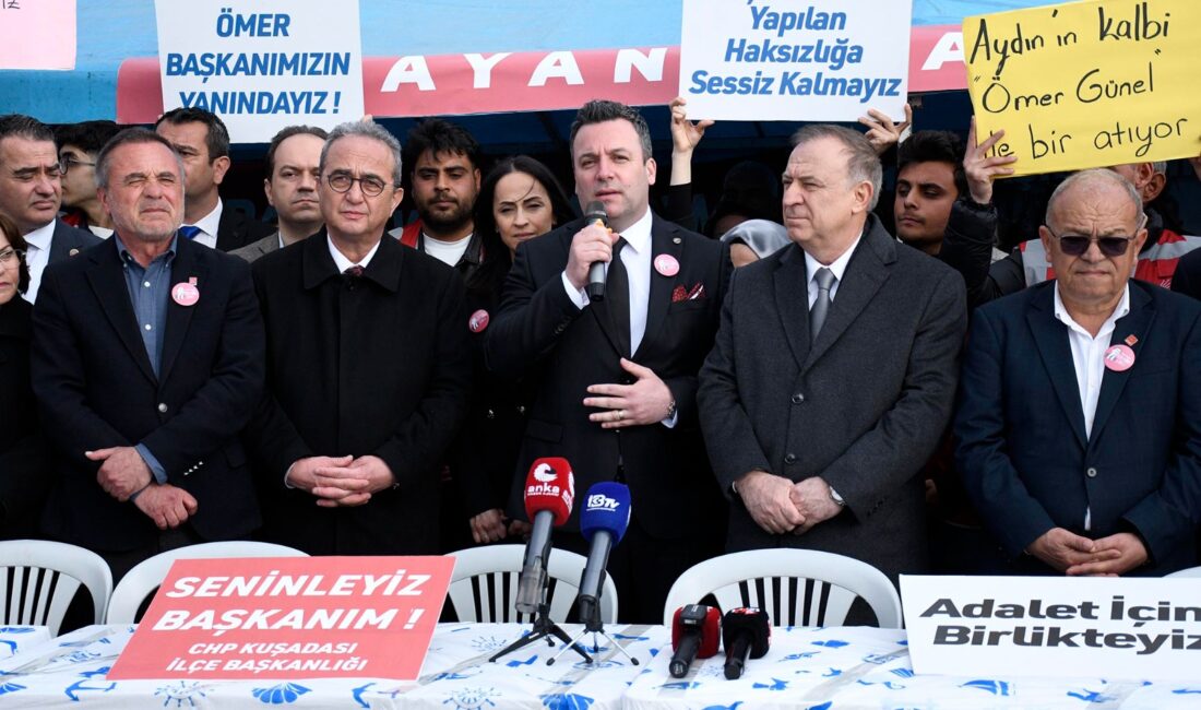 Kuşadası Belediyesi Meclisi’nin olağanüstü toplantısında başkan vekili seçiminin yapılmasının ardından,