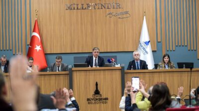 İzmir Büyükşehir Belediye Meclisi toplantısında konuşan Başkan Dr. Cemil Tugay,