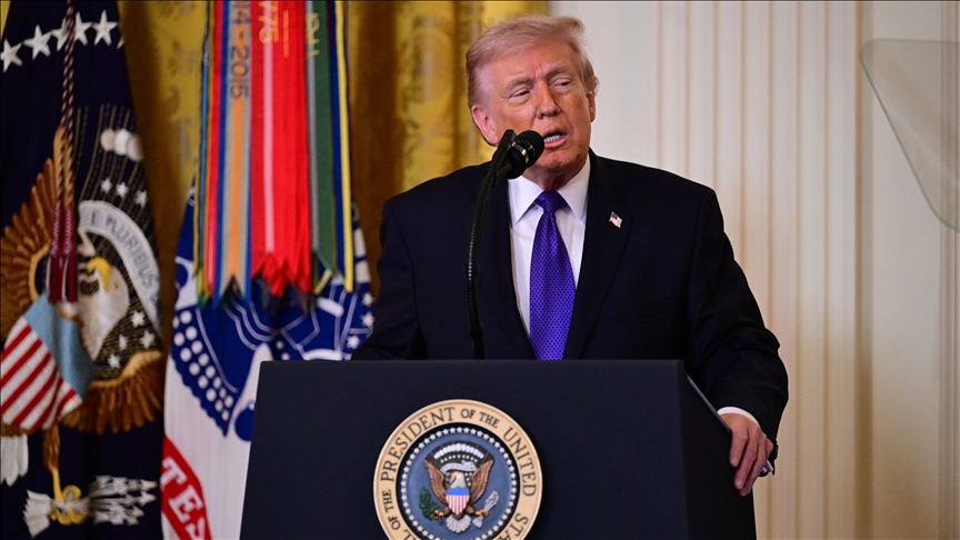 Trump: (İran) Sert bir darbe vurmaya bile başlamadık. Büyük dalga yakında geliyor ABD Başkanı Donald Trump, ABD ordusunun İran'ı "yerle bir ettiğini"