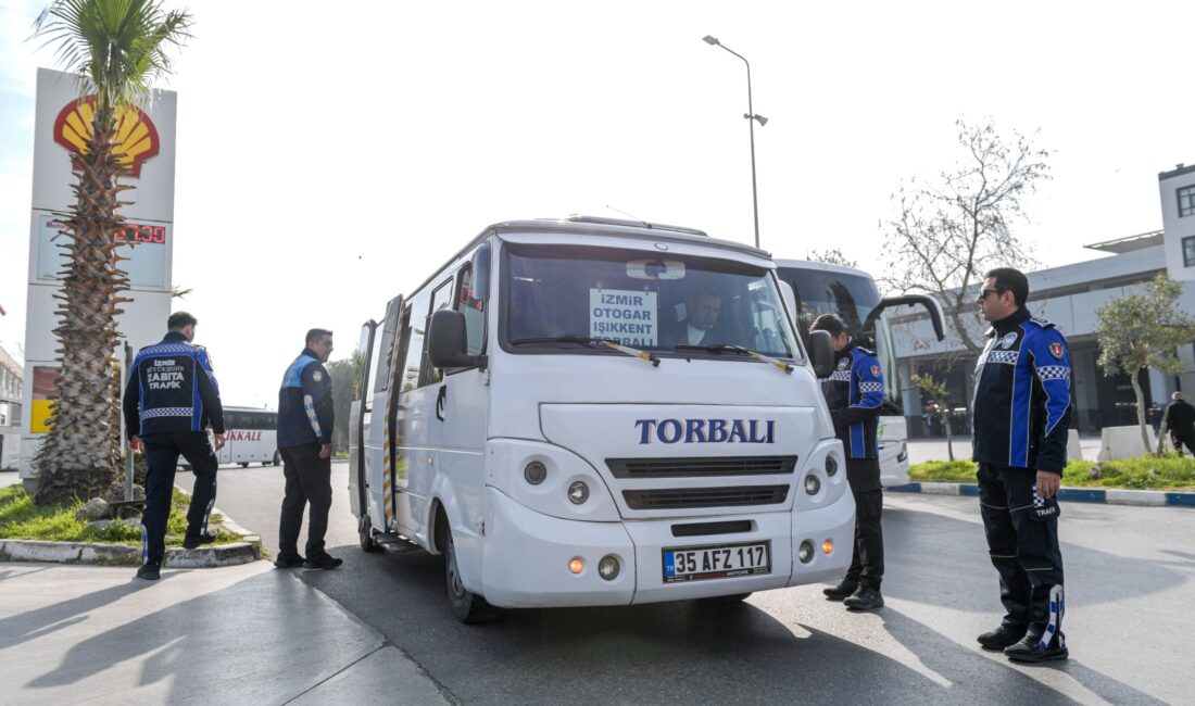 İzmir Büyükşehir Belediyesi zabıta ekipleri, Ramazan Bayramı öncesinde toplu taşıma