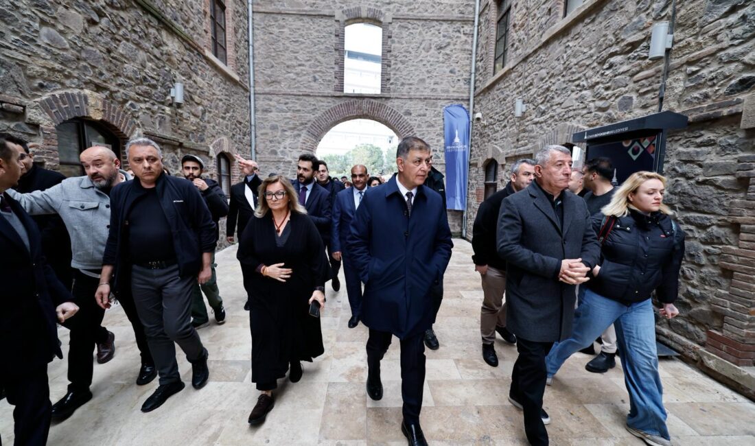 Başkan Tugay Meslek Fabrikası için nöbette “İzmir’in hakkını sonuna kadar savunacağız” İzmir Büyükşehir Belediye Başkanı Dr. Cemil Tugay, Meslek Fabrikası binasına