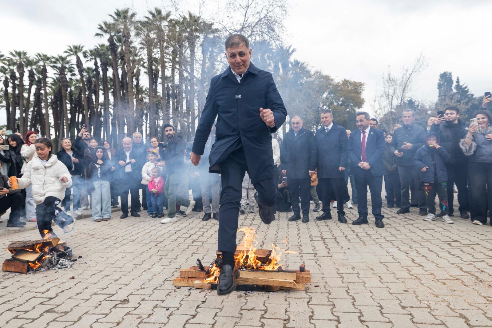 Bahar Bayramı İzmir’e çok yakıştı İzmir Büyükşehir Belediye Başkanı Dr. Cemil Tugay’ın öncülüğünde, 21 Mart