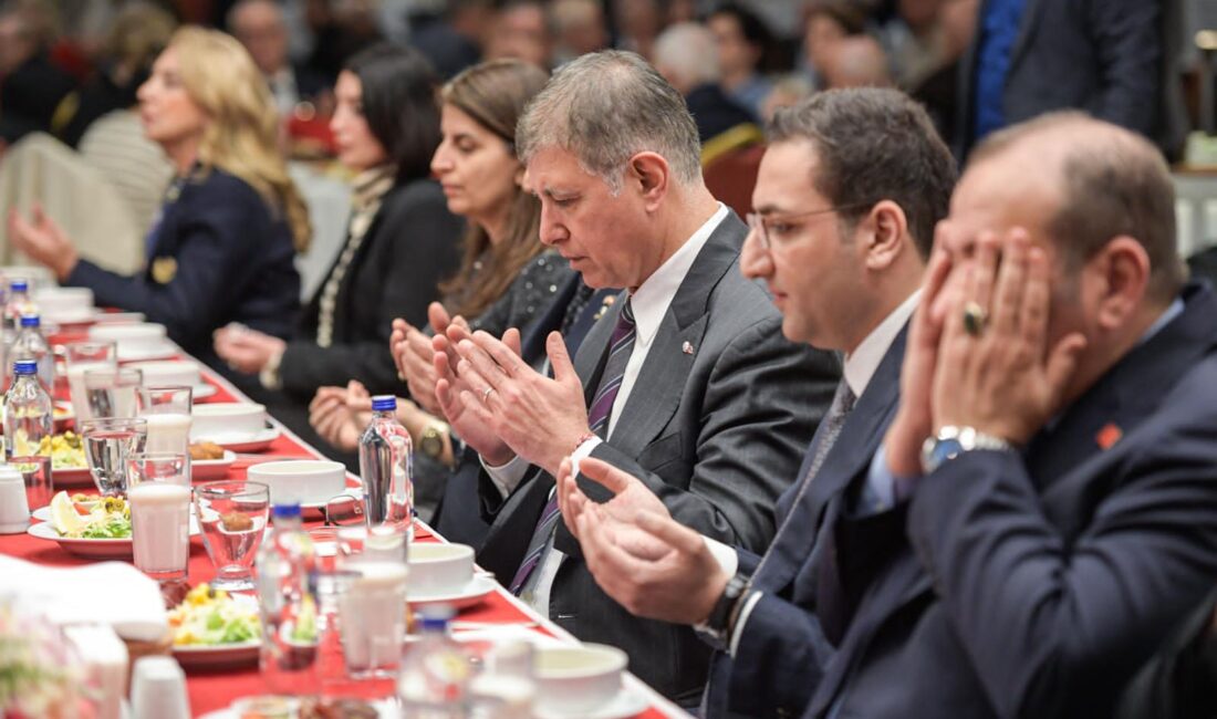 İzmir Büyükşehir Belediye Başkanı Dr. Cemil Tugay, Balçova’da şehit aileleri