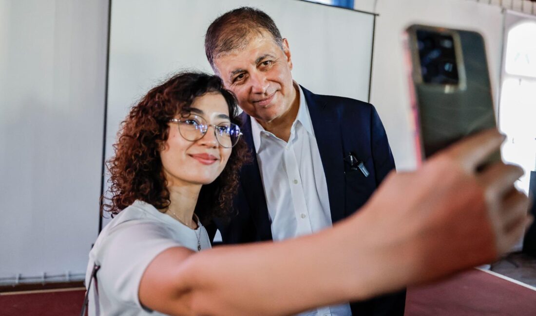 İzmir Büyükşehir Belediyesi, gençlerin eğitimden sanata, istihdamdan gönüllülüğe kadar birçok