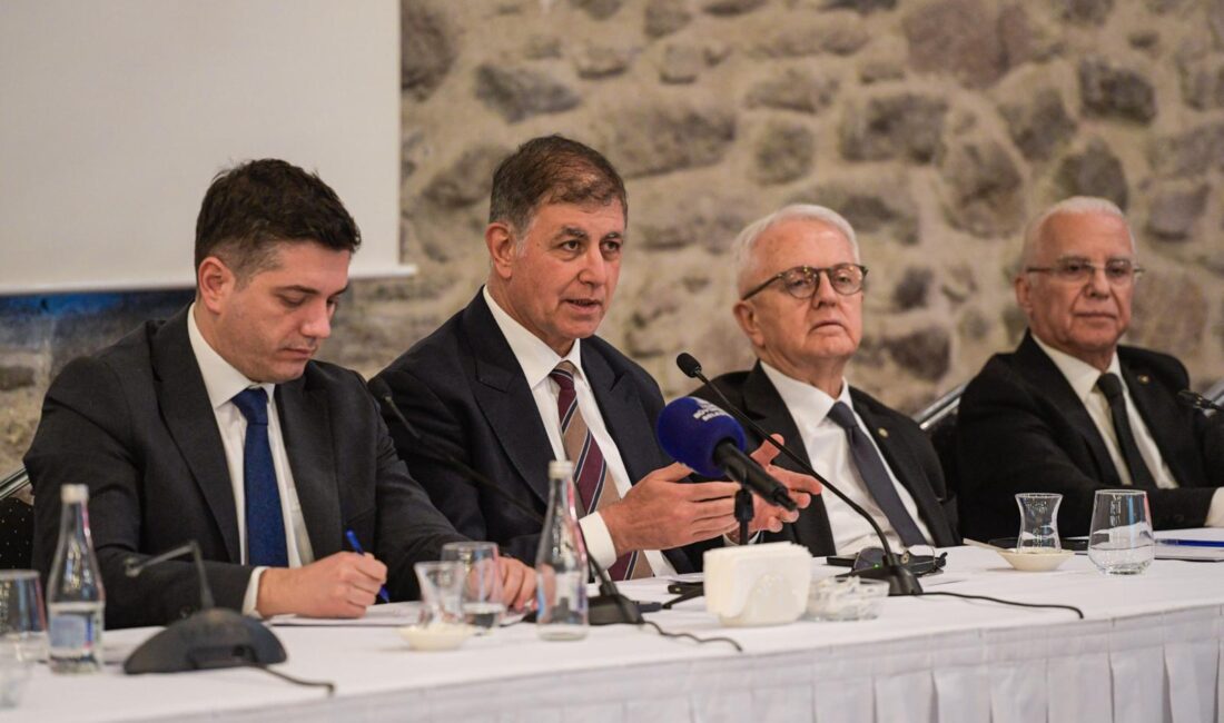 İzmir Ekonomik Kalkınma Koordinasyon Kurulu toplantısında konuşan İzmir Büyükşehir Belediye