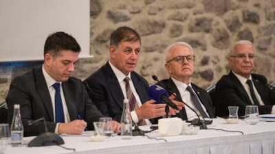 İzmir Ekonomik Kalkınma Koordinasyon Kurulu toplantısında konuşan İzmir Büyükşehir Belediye