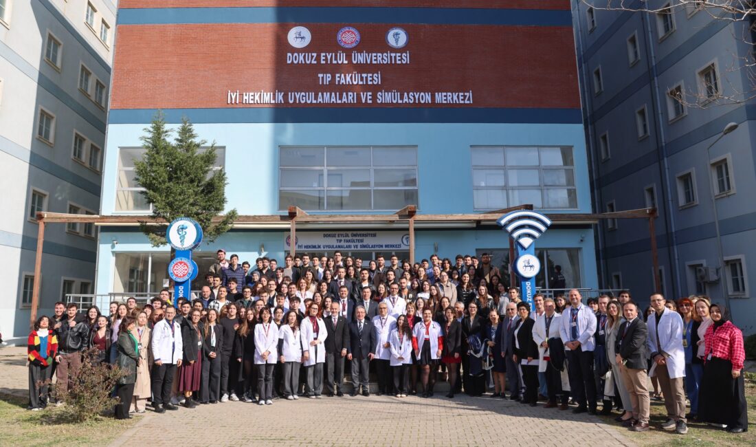 DEÜ İYİ HEKİMLİK UYGULAMALARI VE SİMÜLASYON MERKEZİ AÇILDI Dokuz Eylül Üniversitesi (DEÜ), tıp eğitiminde uygulamalı öğrenmeyi güçlendirmek ve