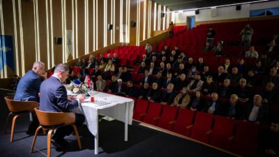 İzmir Büyükşehir Belediyesi, kent genelinde hizmet veren 1296 muhtar ile