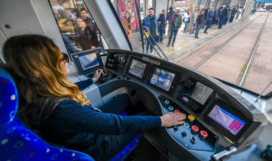 İzmir Metro AŞ’de tramvay sürücüsü olarak görev yapan 23 yaşındaki