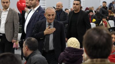 Küçükçekmece Belediyesi tarafından ilçenin 6 farklı noktasında kurulan iftar sofralarına