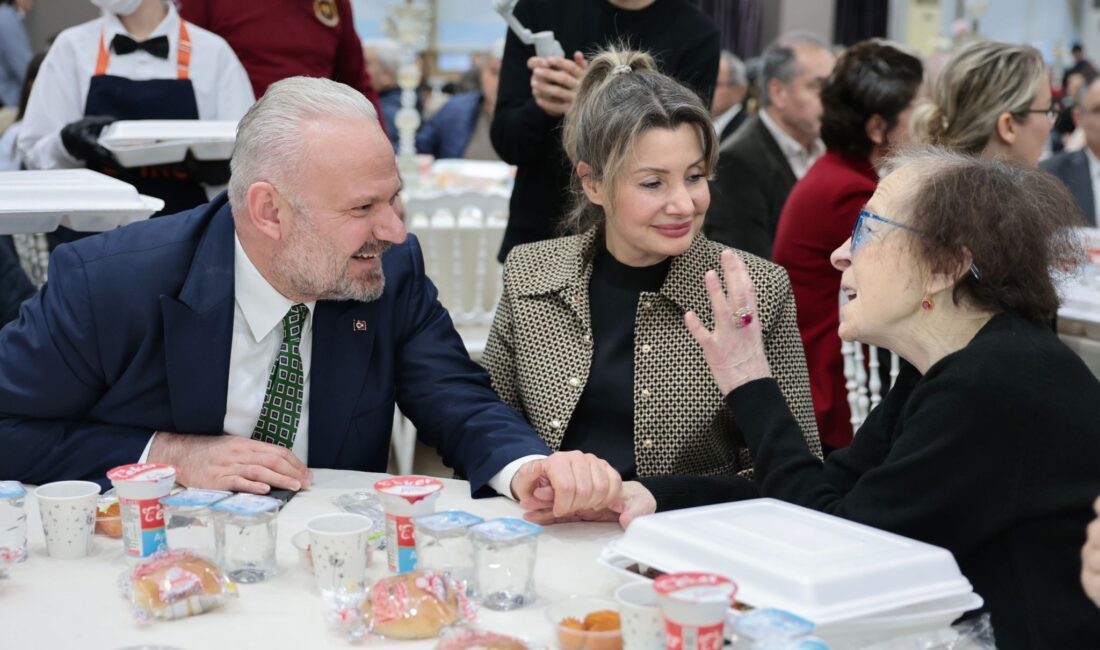 Menemen’de vefa iftarı Başkan Pehlivan’dan öğretmen ve sağlık çalışanlarına vefa Menemen Belediyesi tarafından