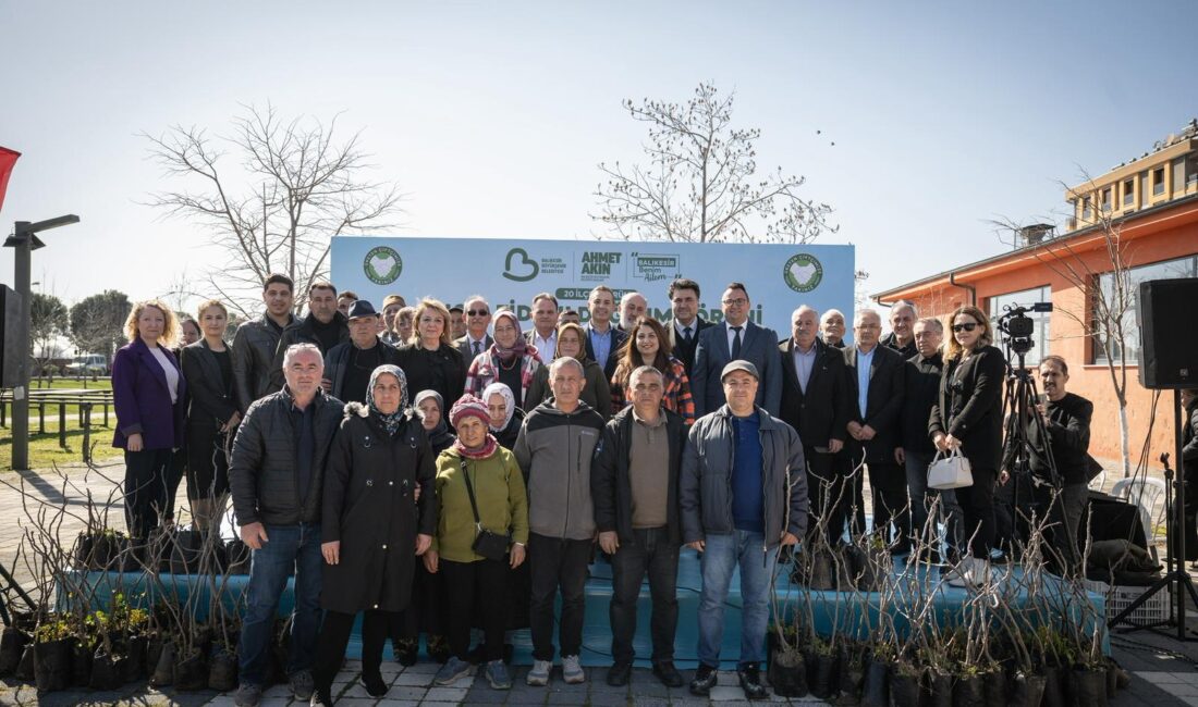 Akın’dan üreticilere yüzde 100 hibeli incir fidanı desteği “Zengin toprakların fakir çiftçisi olmayacak” ilkesiyle kırsal kalkınmaya desteklerini sürdüren