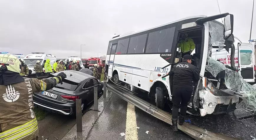 Kuzey Marmara Otoyolu’nda polisleri taşıyan servis aracının da karıştığı zincirleme