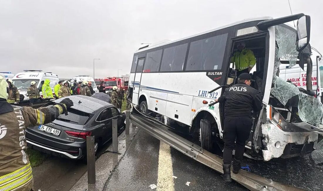 Son dakika haberi... İstanbul Kuzey Marmara Otoyolu’nda polis servisi kaza