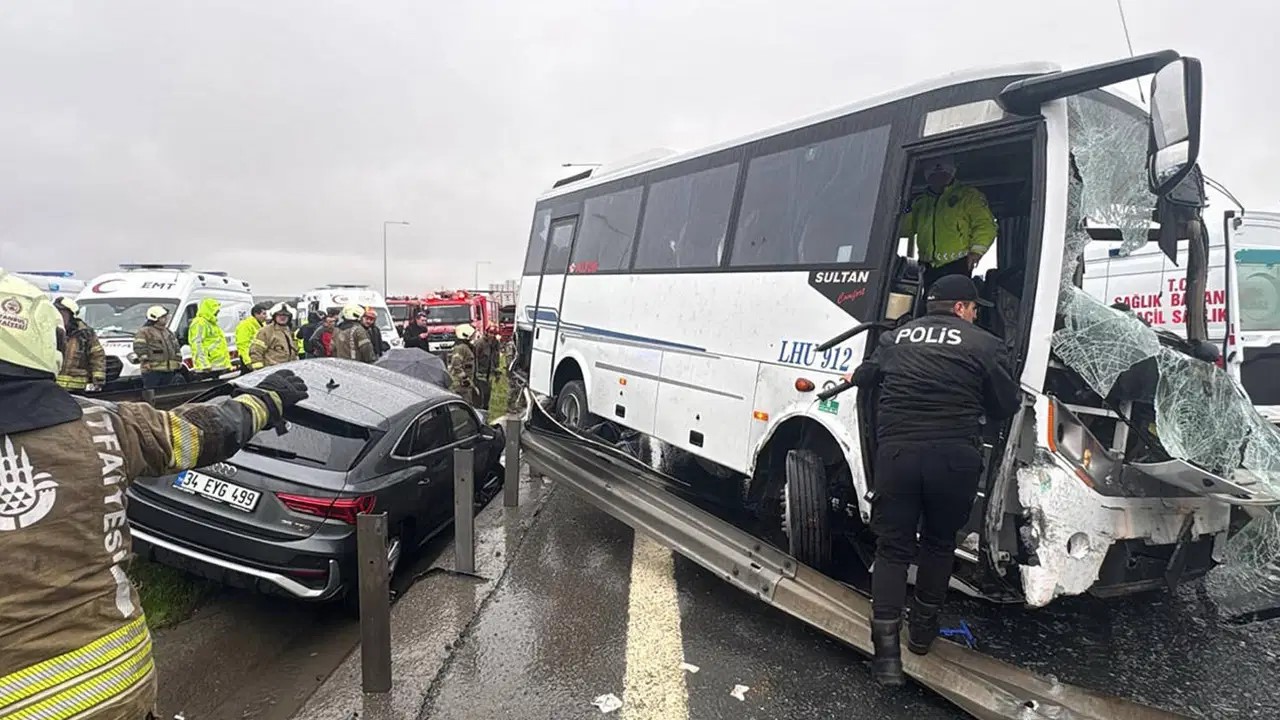 Son dakika haberi... İstanbul Kuzey Marmara Otoyolu’nda polis servisi kaza