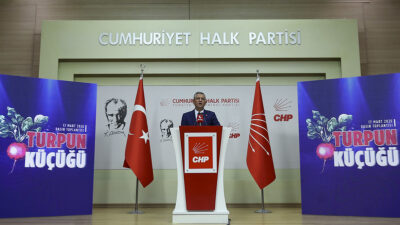 CHP lideri Özgür Özel düzenlediği basın toplantısında Adalet bakanı Akın