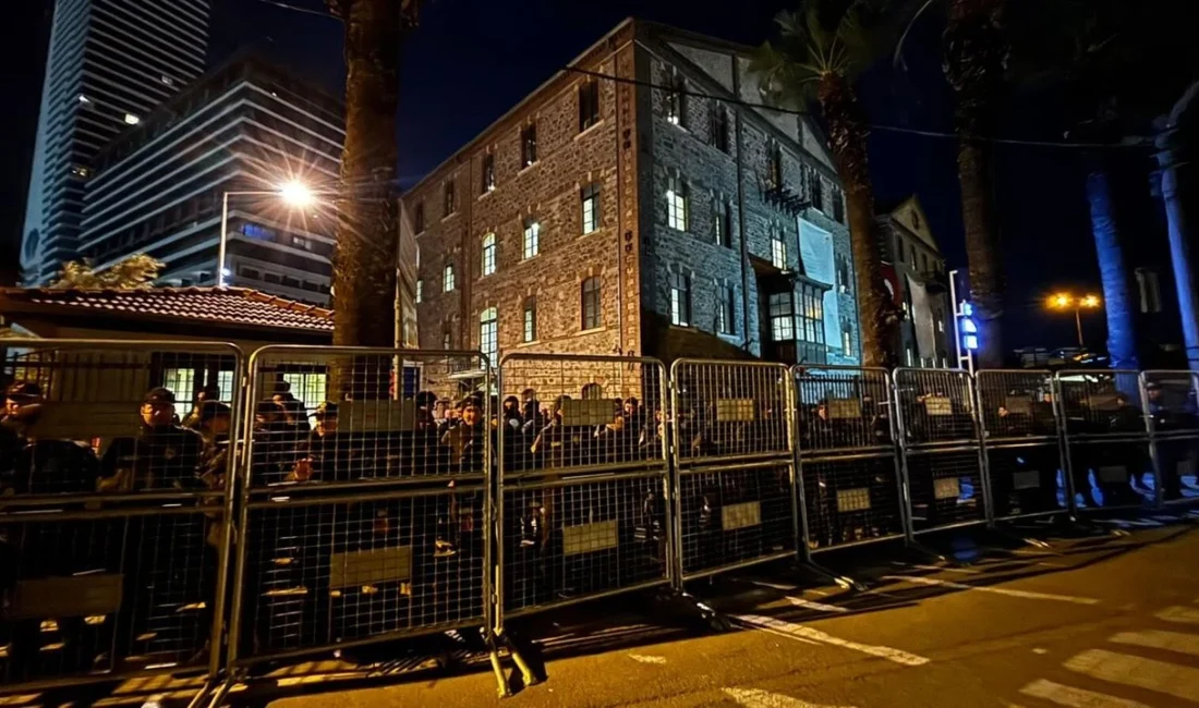 İzmir’de Meslek Fabrikası krizi yeniden alevlendi. Tahliye süresinin dolmasıyla birlikte