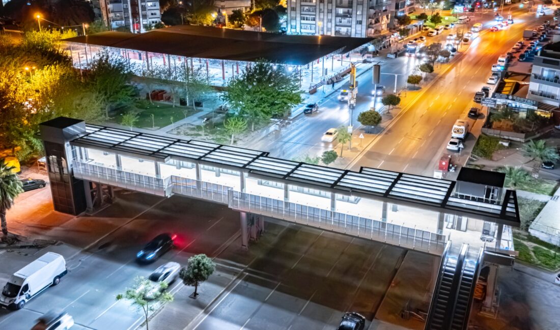 Yeni Girne Yaya Üst Geçidi hizmete açıldı İzmir Büyükşehir Belediyesi’nin